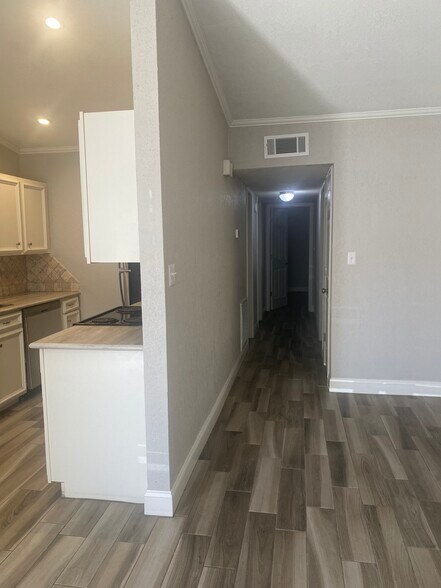 Building Photo - 828 Hardy Springs Cir