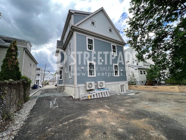 Building Photo - 51 Fairbanks St