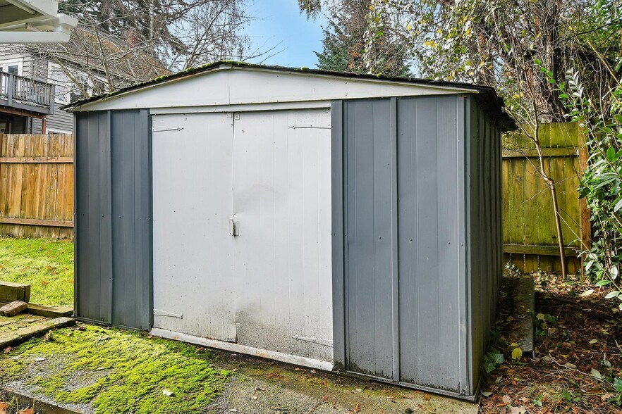 Building Photo - 8240 S 114th St