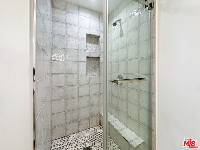 Building Photo - 5930 Willoughby Ave