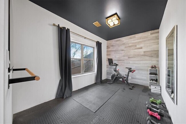 Building Photo - 925 Upper Hembree Rd