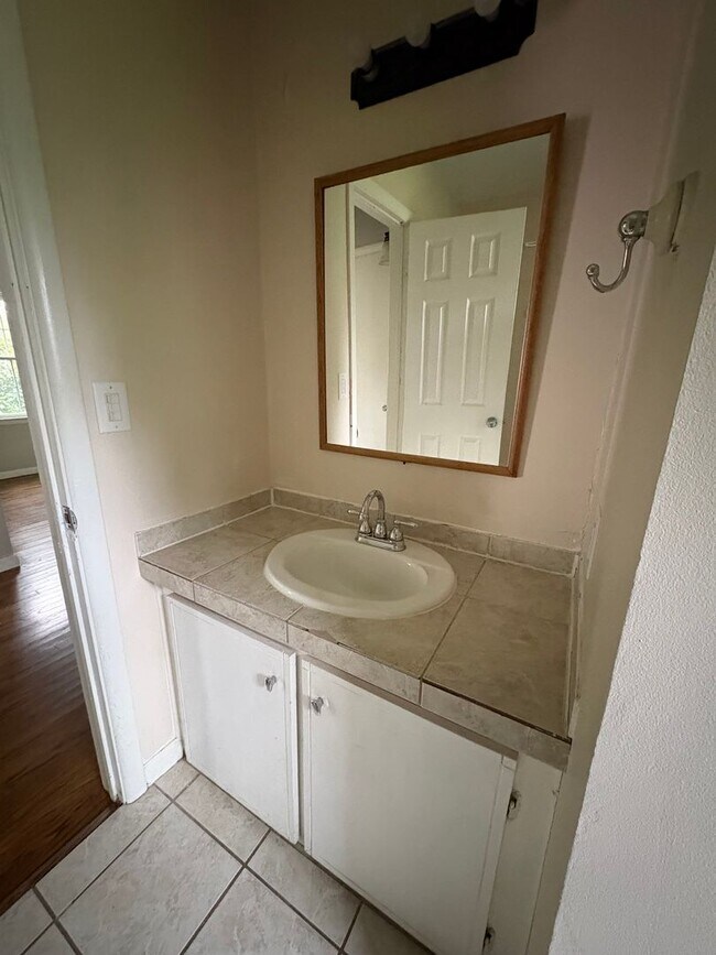 Building Photo - 3 bedroom 1 bath