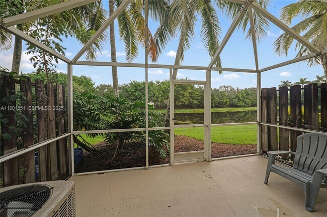 Building Photo - 2267 Cordoba Bend