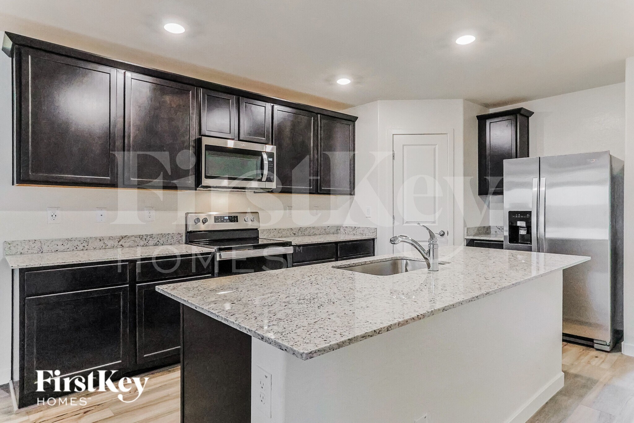 Building Photo - 976 W 20th St