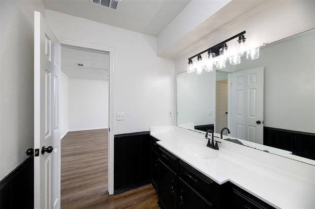Building Photo - 2621 Pinehurst Dr