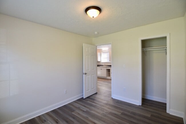 Building Photo - Recently Renovated 3 Bedroom House - Section 8 Welcome