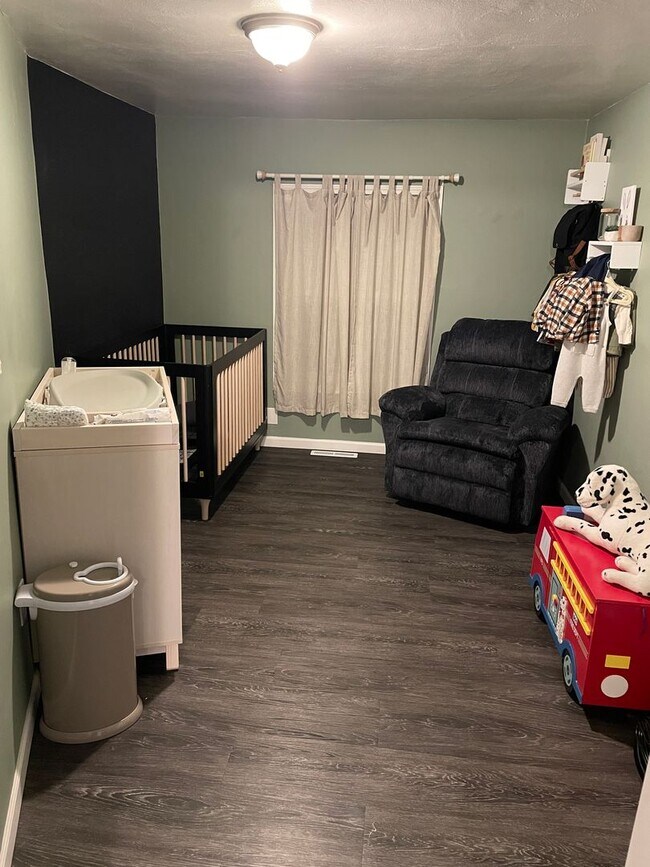 Building Photo - Beautifully updated with modern upgrades and cozy charm. PETS WELCOME