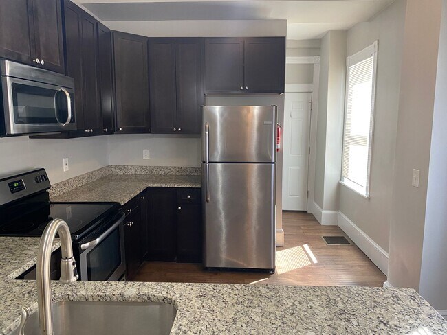 Building Photo - 528 E King St