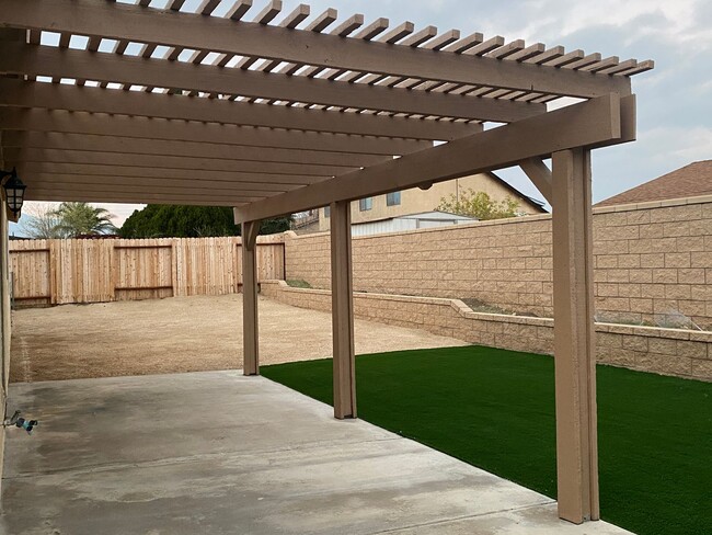 Building Photo - Single Story Upgraded Home in Fontana