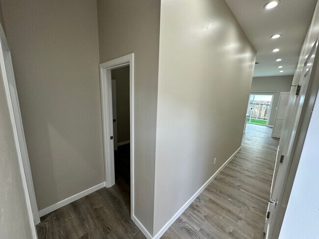 Building Photo - New (2025) 4 Bedroom House with High Ceilings