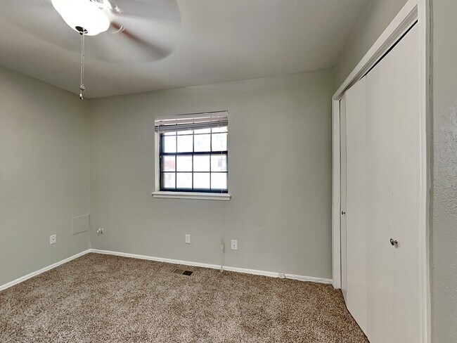 Building Photo - 1817 Tim Dr