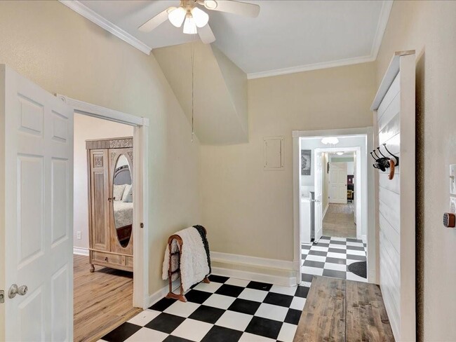 Building Photo - 683 Water View Dr