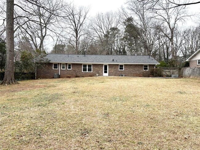 Building Photo - 558 Dorsey Cir SW