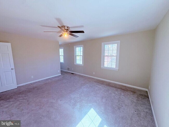 Building Photo - 204 Bosun Cove