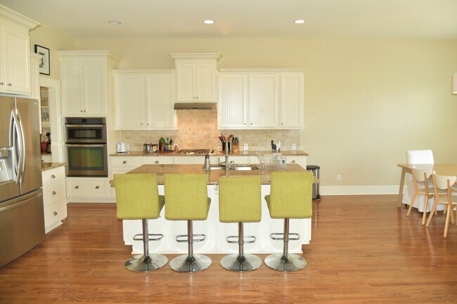 Building Photo - Beautiful, Spacious 4 bedroom 3 bath home ...