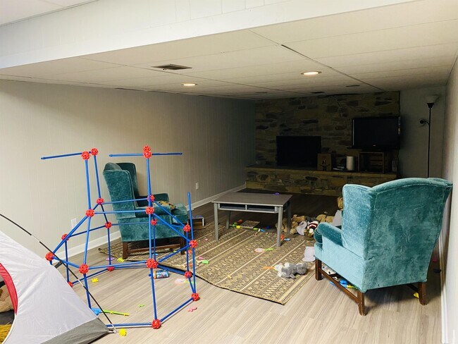 Building Photo - 3629 S Kingsbury Ave