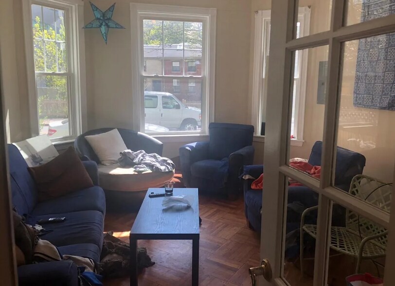 Primary Photo - 17 Putnam Ave