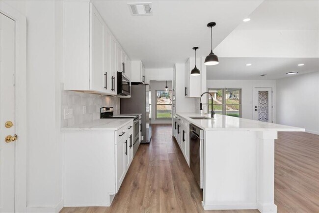 Building Photo - 5801 Cherry Creek Dr