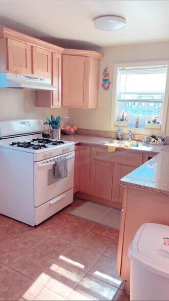 Kitchen - 2909 Alhambra Ave