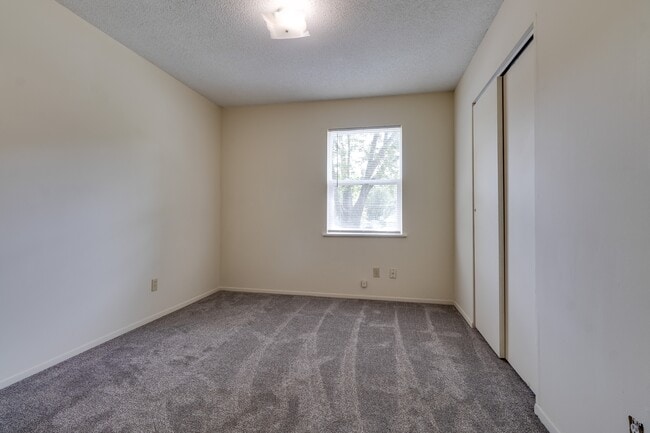 Building Photo - 1200 E 27th St