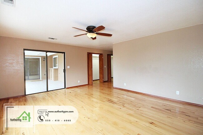 Building Photo - 3345 Golden Heights Dr