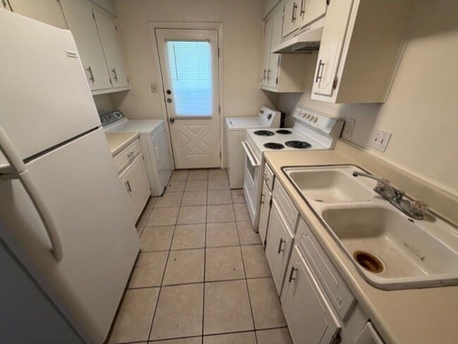 Building Photo - 3804 Charolais Dr