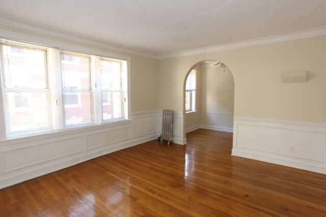 Building Photo - 549 W Surf St