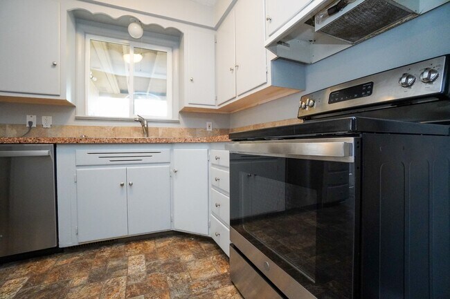 Building Photo - 1517 Chrisway Dr