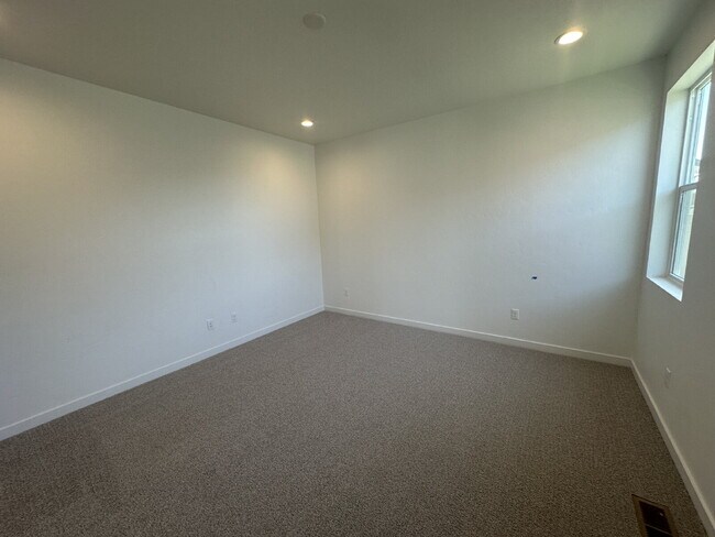 Building Photo - Brand New 4 Bed 2 Bath Home!