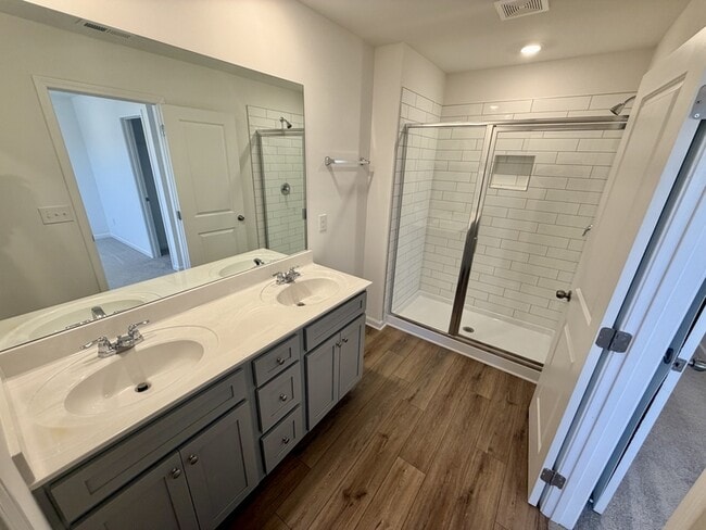 Building Photo - 261 Kenoot Dr