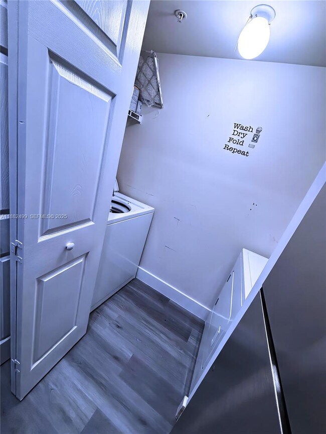 Building Photo - 17100 N Bay Rd