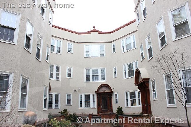 Building Photo - 154 Magazine St