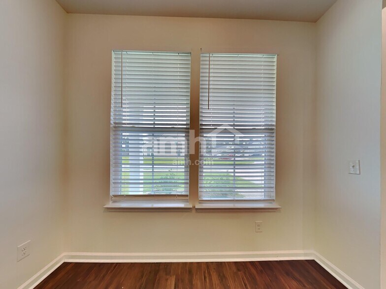 Building Photo - 1360 Hermitage Ln
