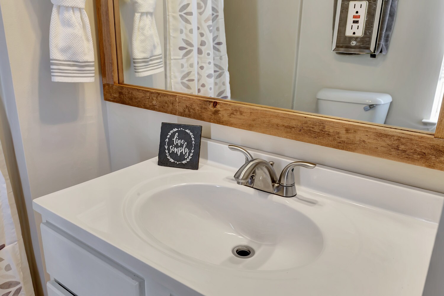 Building Photo - 1549 Cora Dr