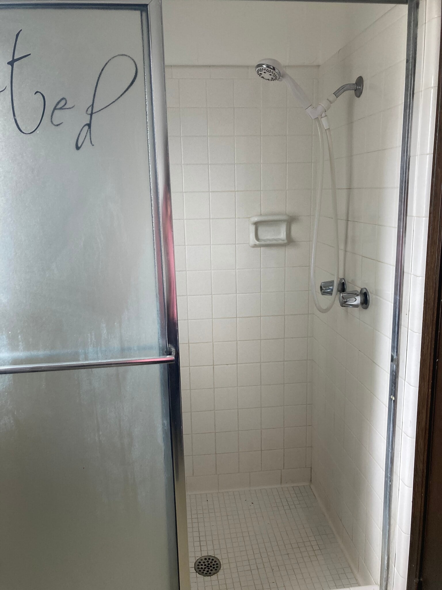 Master shower - 1400 Val Genes Rd