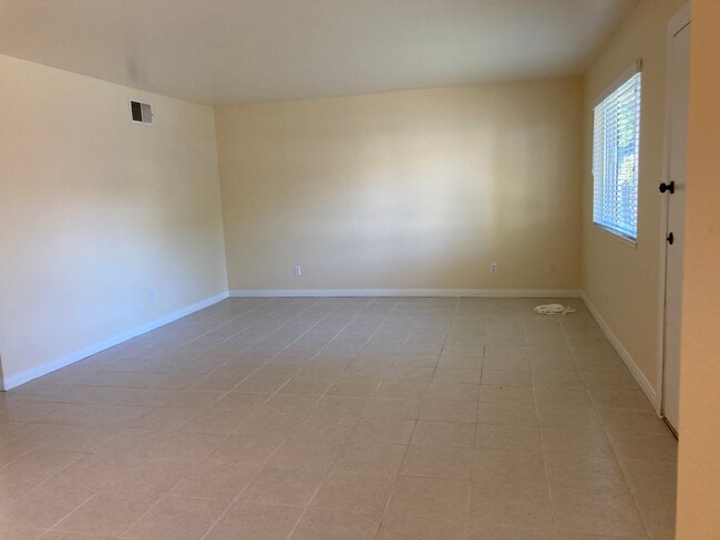 Building Photo - 2372 Pepper St