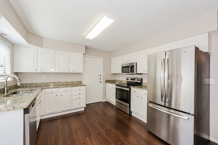 Building Photo - 423 Barton Dr