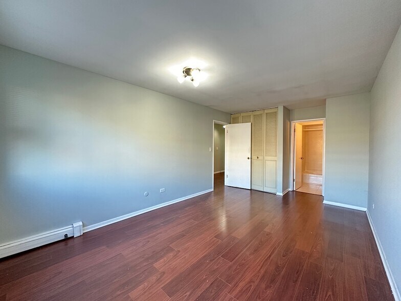 Building Photo - 701 Elm Pl