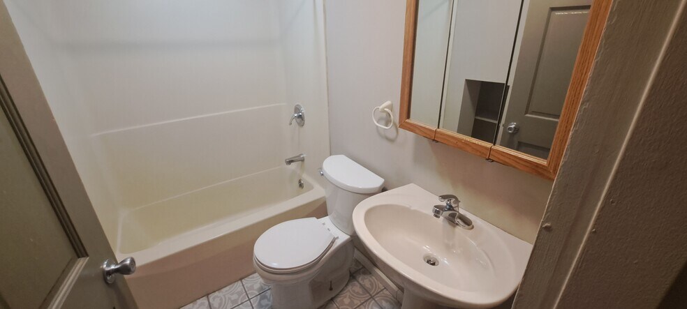 Building Photo - 119 Stewart Ave