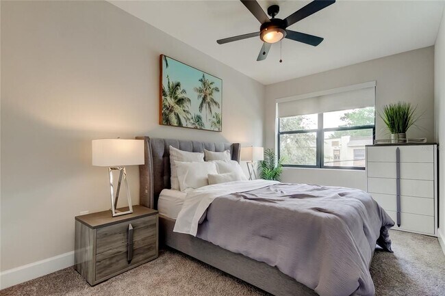 Building Photo - 204 N Manhattan Ave