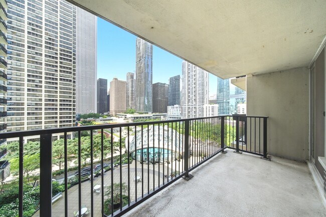 Building Photo - 400 E Randolph St