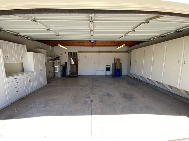 Building Photo - Beautiful Home with a Pool