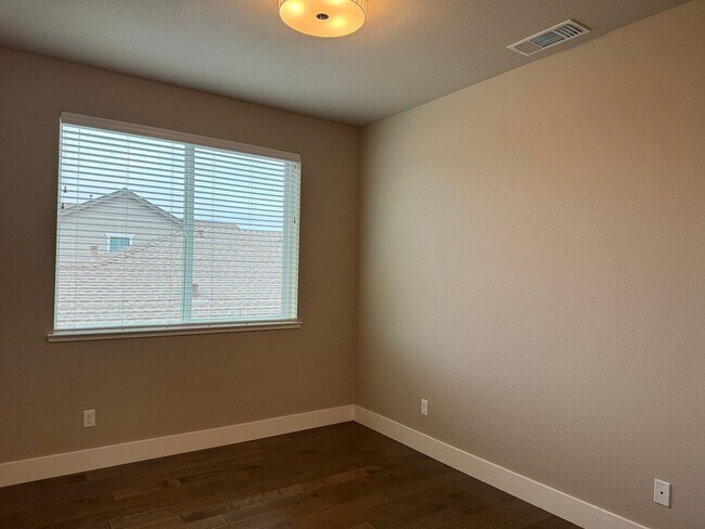Building Photo - Fountaingrove 4 bedroom beauty