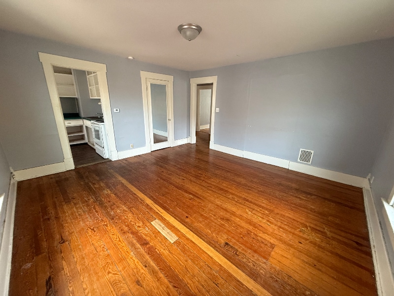 Building Photo - 227 1/2 N Main St