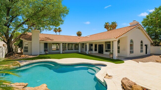 Building Photo - 8638 E Dahlia Dr
