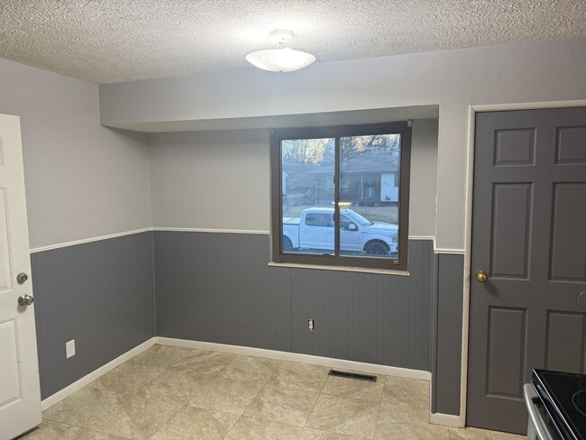 Building Photo - 1894 Pannell Ave