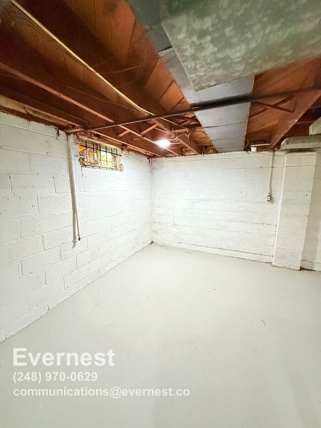 Building Photo - Charming 2-Bedroom Home in a Convenient Lo...
