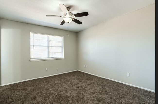 Building Photo - Move in special 2nd months rent $350 off