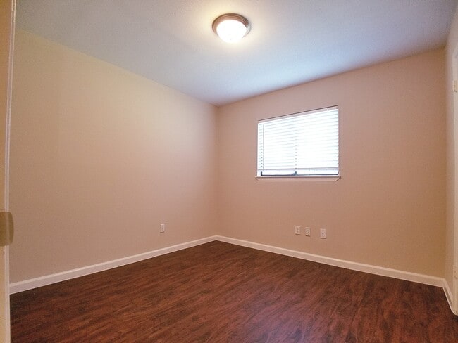 Building Photo - 6927 Tara Dr