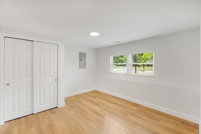 Building Photo - 57 Greenvale Rd